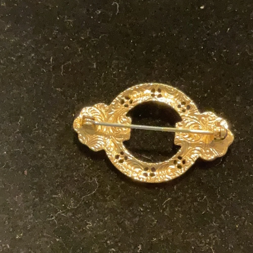 Vintage Gold Tone Art Deco Filigree Crystal Brooch